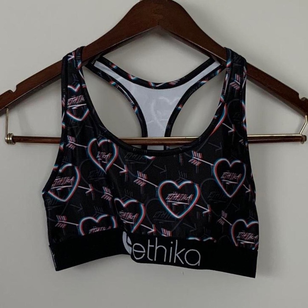 m ethika sports bra
heart and arrows design
tight fitted